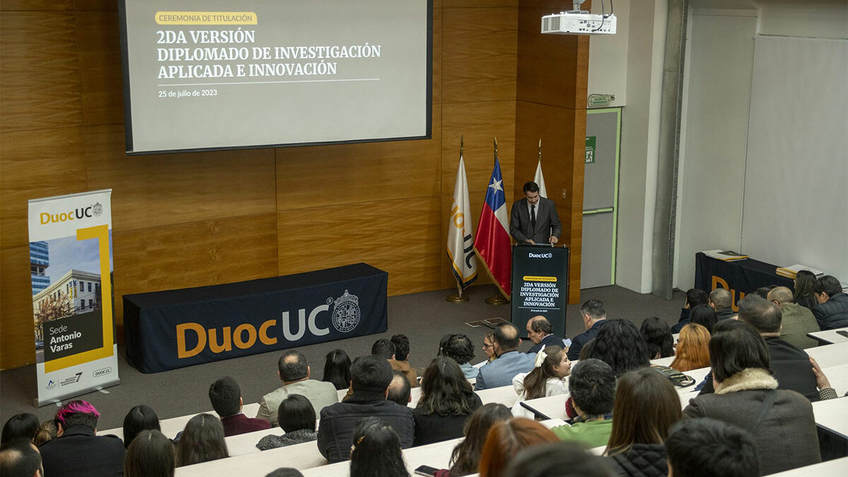 Duoc UC celebró ceremonia de titulación de 68 docentes de la 2° versión del Diplomado de Investigación Aplicada e Innovación